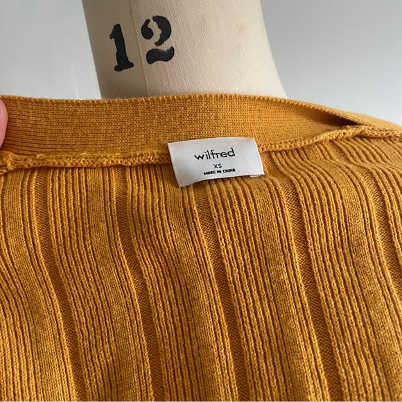 Wilfred NWOT thais plunge front sweater - Picture 4 of 8
